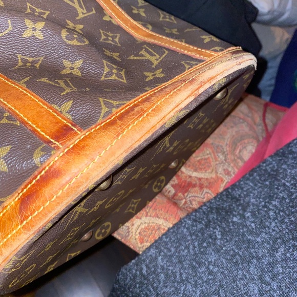 SOLD Louis Vuitton Bucket GM- Monogram - Picture 8 of 16